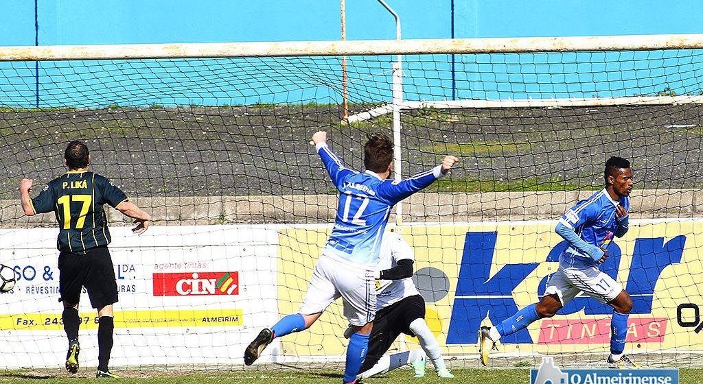 Futebol: U. Almeirim perde em Torres Novas e Fazendense fica a 10 pontos