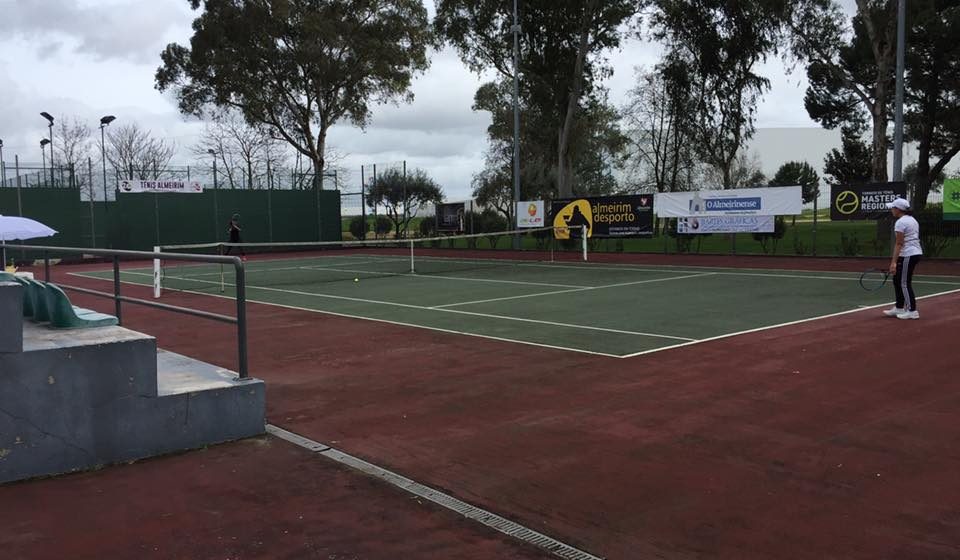 Campeonato Regional de Veteranos de ténis já decorre em Almeirim