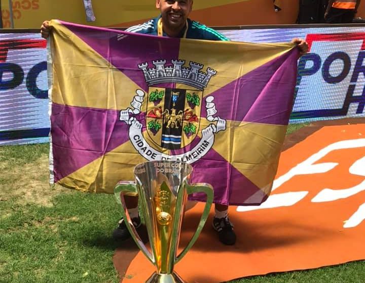 Márcio Sampaio ganha Supercopa e festeja com a nossa bandeira