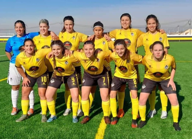 Treinos de futebol feminino voltam às Fazendas de Almeirim