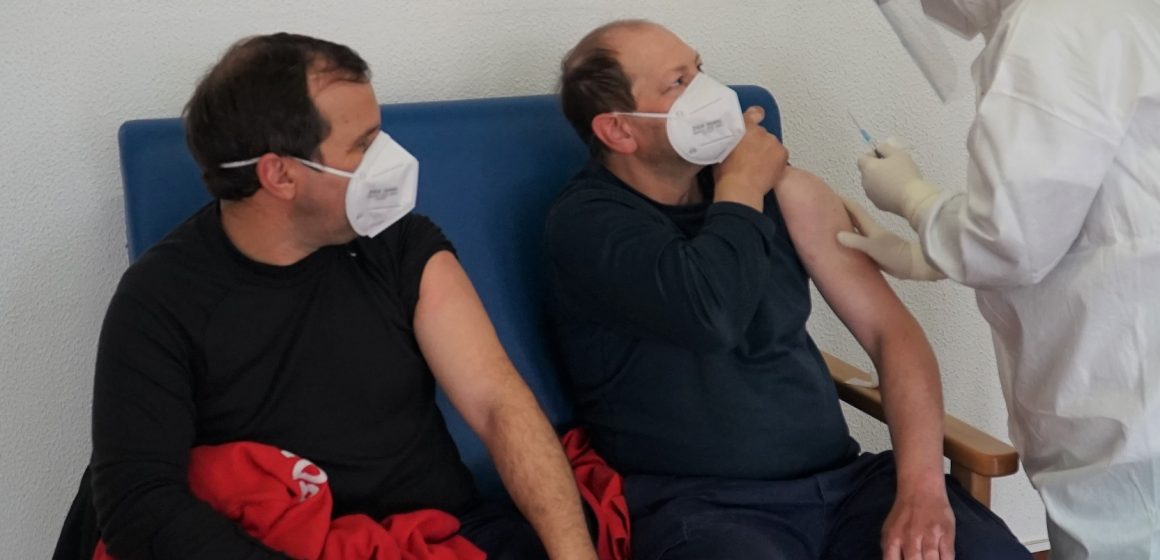 Bombeiros Voluntários de Almeirim começam a ser vacinados