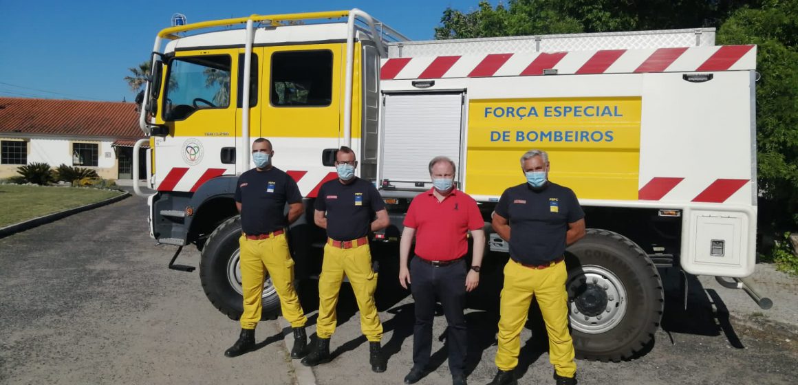 Bombeiros de Almeirim para combater fogo na Madeira