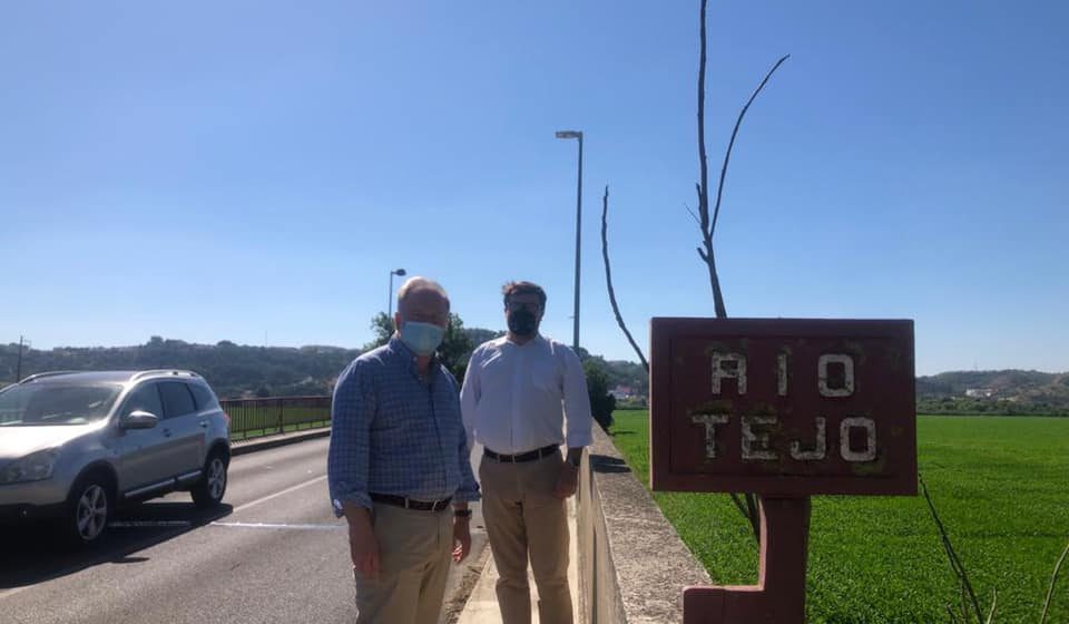 Pedro Ribeiro e Pedro Goncalves Ponte D. Luis Câmaras de Almeirim e Santarém dão à luz na Ponte D. Luís
