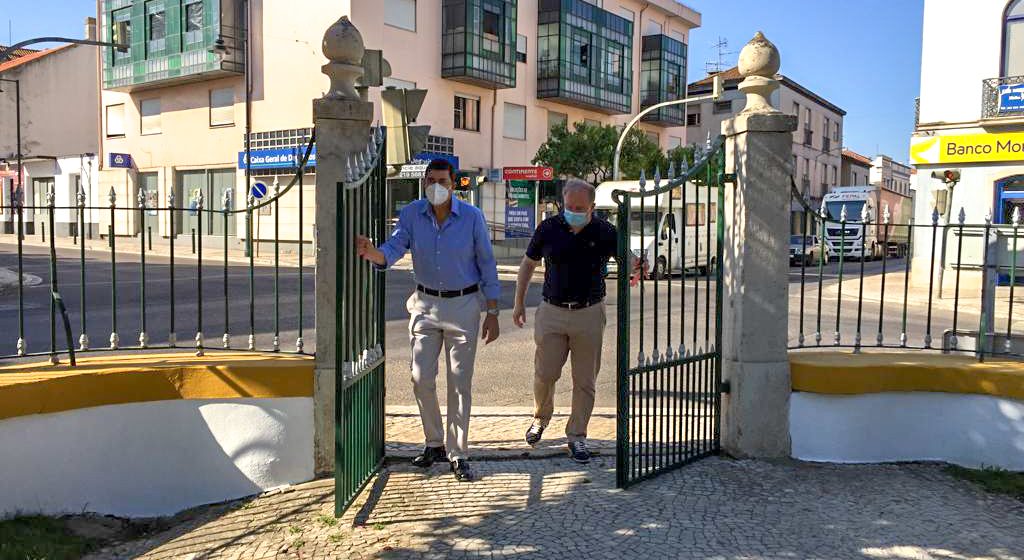 “Inaugurado” Jardim da República com desistência do pórtico