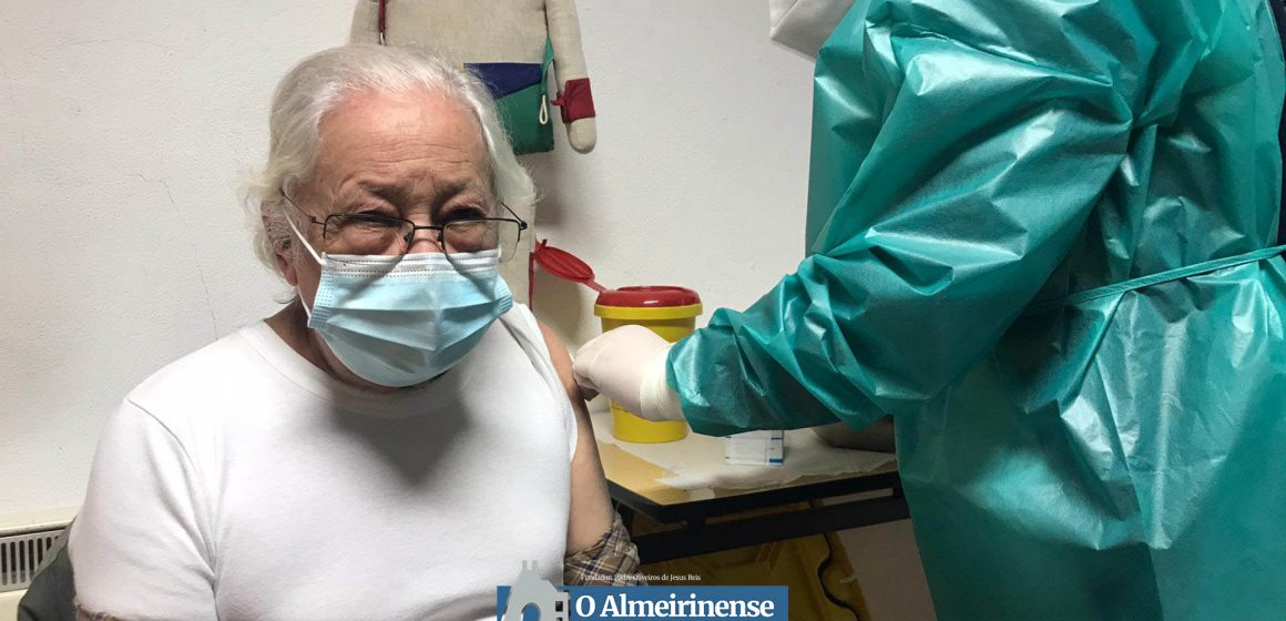 Maiores de 70 anos começaram a ser convocados para vacinação à covid-19