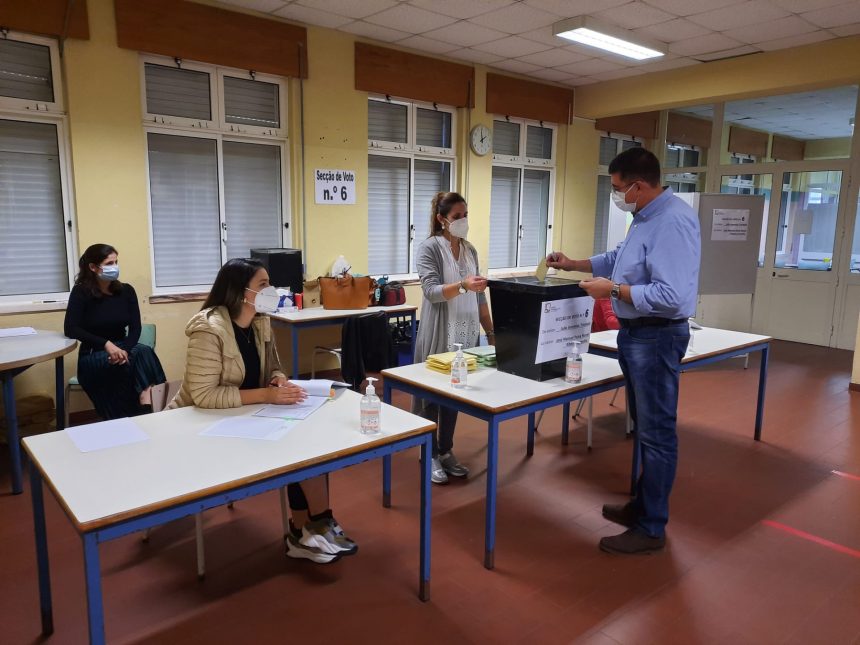 Eleições Autárquicas: Joaquim Catalão vota