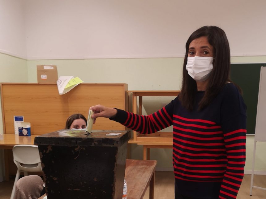 Eleições Autárquicas: Cândida Lopes vota