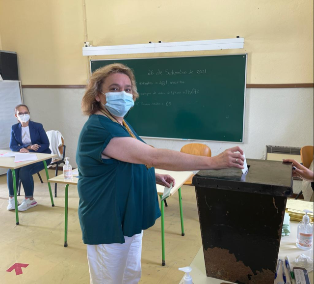 Eleições Autárquicas: Cristina Casimiro vota