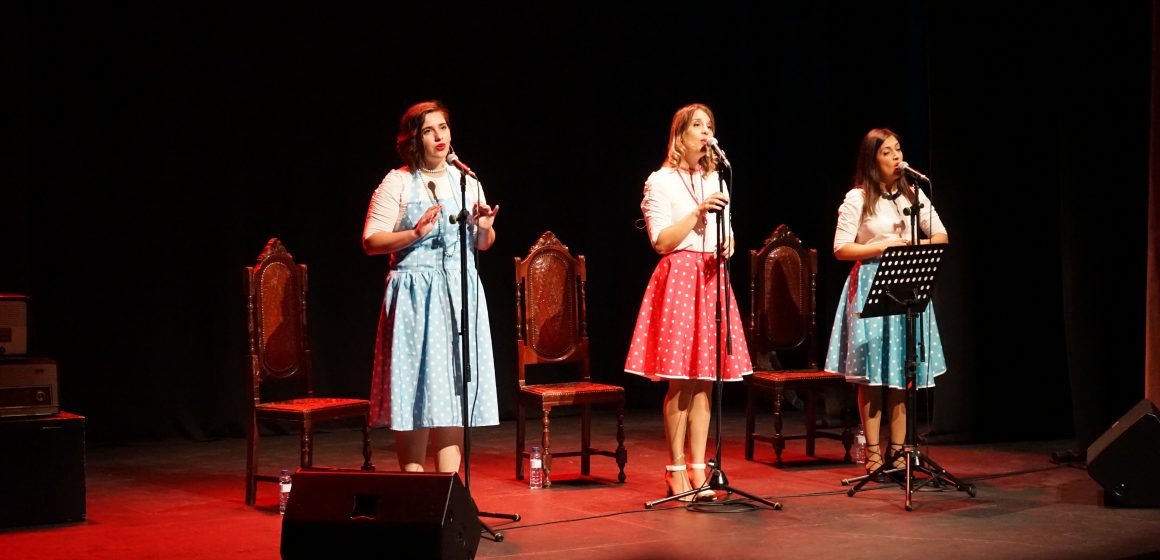 No dia mundial da Terceira Idade, fez-se uma homenagem à rádio