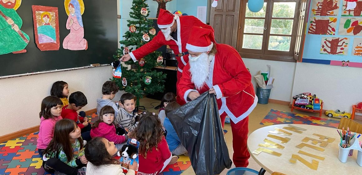 Raposa pais natal Executivo da Junta Raposa veste-se de Pai Natal