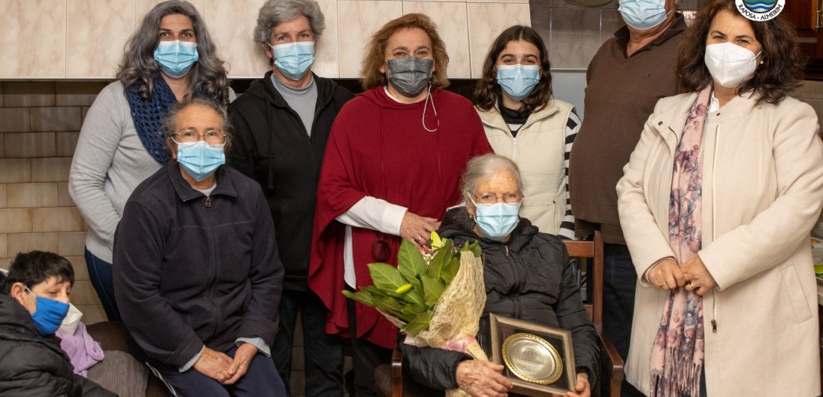 Professora Maria de Oliveira Carolino festeja 100 anos