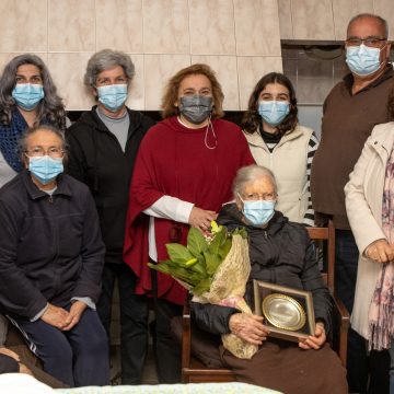 Professora Maria de Oliveira Carolino festeja 100 anos