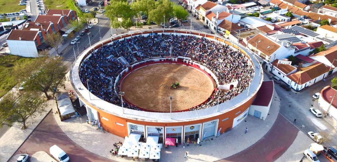 Bilhetes à venda para a inédita Corrida de Touros com toda a família Ribeiro Telles em Almeirim