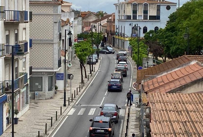 Acidente condiciona o trânsito junto ao Jardim da República