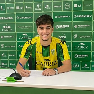 Simão Duarte renova com o CD Tondela