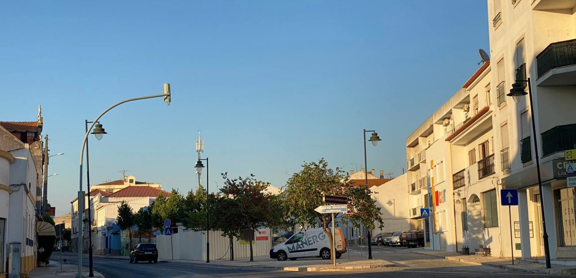 Rua 5 de Outubro reabre ao trânsito