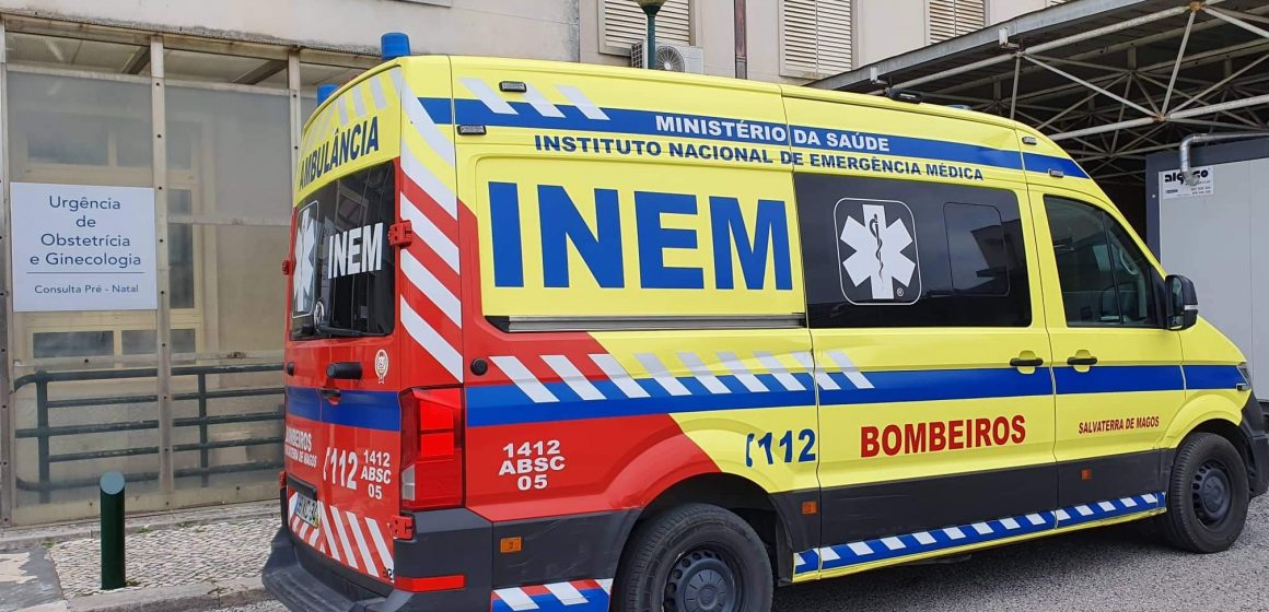 Ambulância fica inoperacional após embate contra javalis em Benfica do Ribatejo