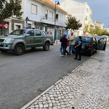 Casal envolve-se em agressões e ameaças com arma em Almeirim