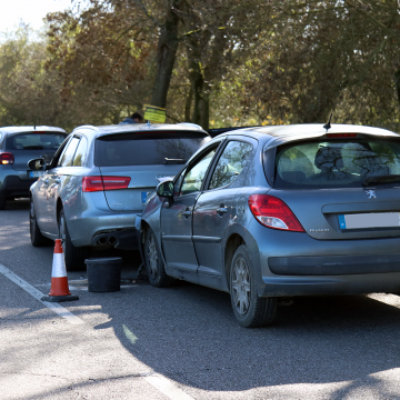 Mulher ferida em colisão entre dois carros na EN114