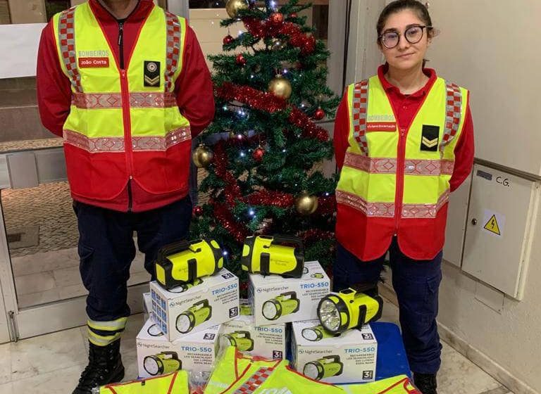 Anónimo ajuda a equipar bombeiros