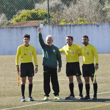 Papeis invertidos: Árbitro de Almeirim recebe cartão branco