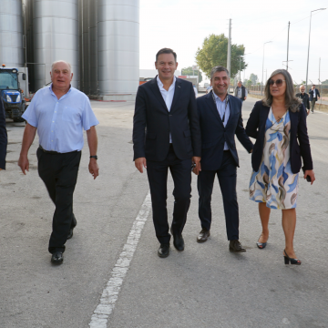 Presidente do PSD visita Adega Cooperativa de Almeirim (c/fotos)