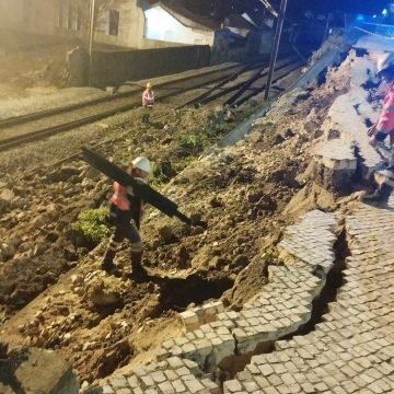 Derrocada condiciona circulação ferroviária em Santarém