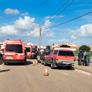 Quatro feridos, dois deles crianças, em colisão com três viaturas em Fazendas de Almeirim