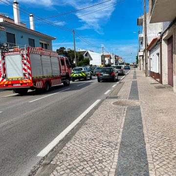 Colisão entre moto e ligeiro de passageiros provoca um ferido em Almeirim