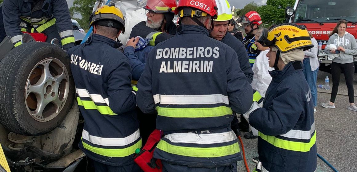 Bombeiros de Almeirim participam em simulacro de acidentes rodoviários na Escola Superior de Saúde de Santarém