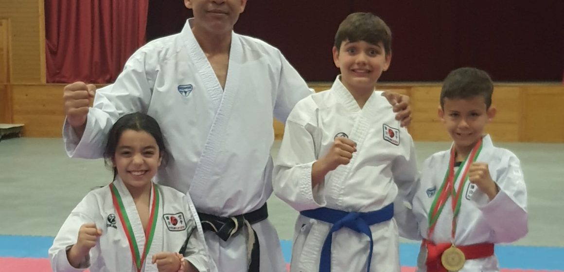 Centro de Karaté Amicale Almeirim março Centro de Karaté Amicale Almeirim com dois campeões e um vice