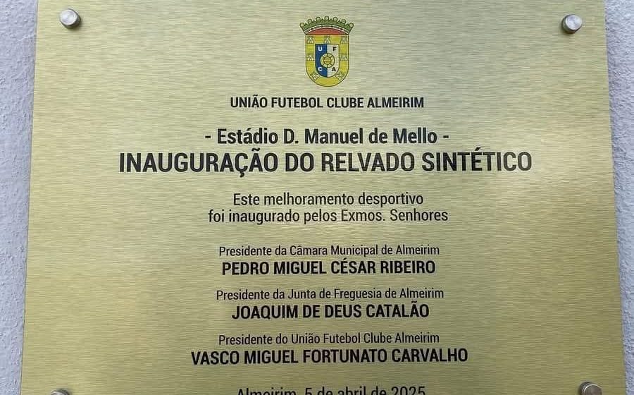 placa reinauguração ufca Antigo presidente do U. Almeirim arrasador